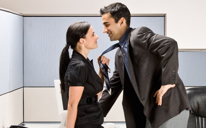 How-To-Ask-a-Girl-Out-Over-Text-Woman-Flirting-With-Man-In-The-Office