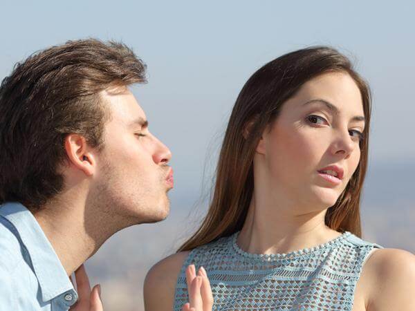Signs a girl doesn't like you – 7. She tells you she isn’t looking for a relationship