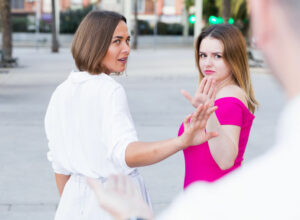 17 Clear signs a girl doesn’t like you and what you should do to change her mind