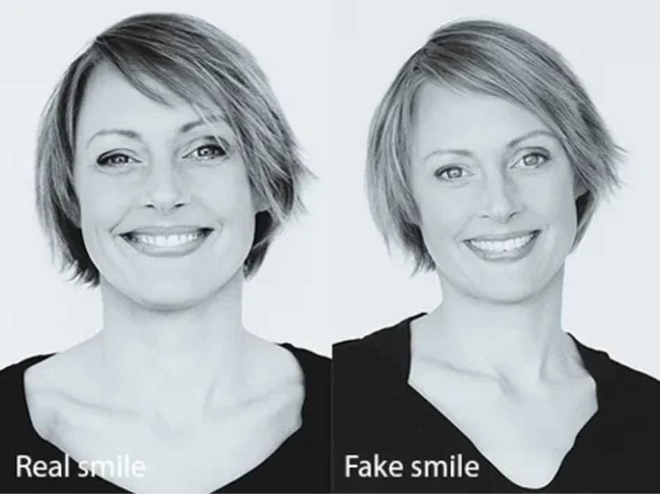 a real vs a fake smile of a woman visible by her eyes